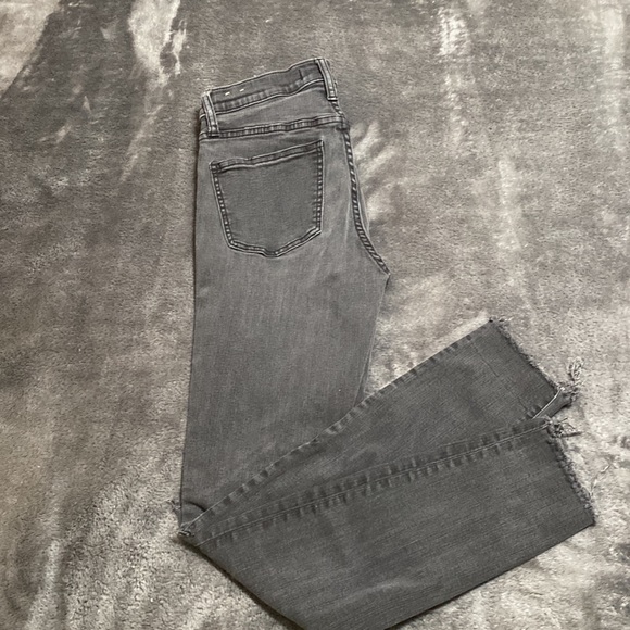Madewell 9 inch high rise knee cut cropped grey denim women size 26 ๐๐ฏ - Picture 12 of 16